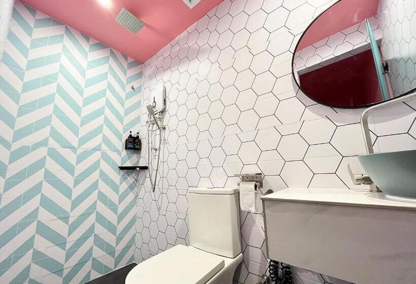 اتاق رمانتیک, Apple 1 Hotel Queensbay