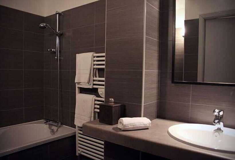 Номер Стандарт, Hôtel Bar Le Globe