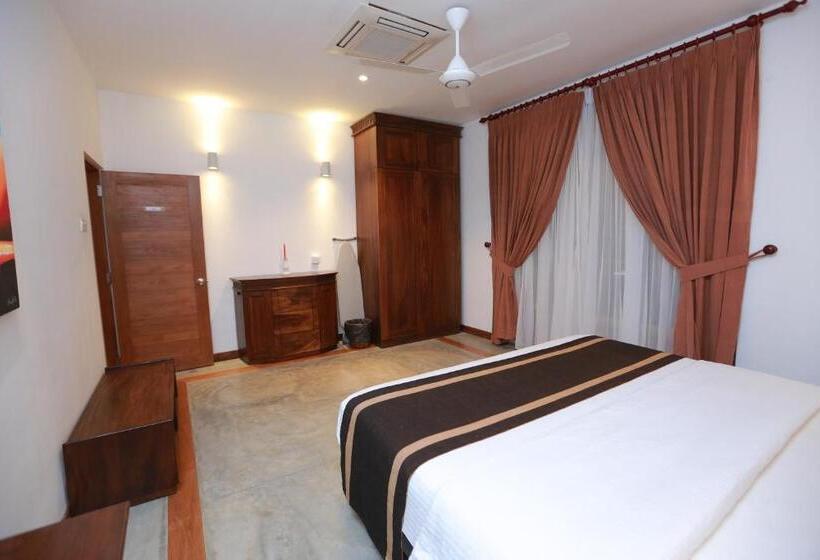 Апартаменты 3 Спальни, Refresh Hotel Hikkaduwa