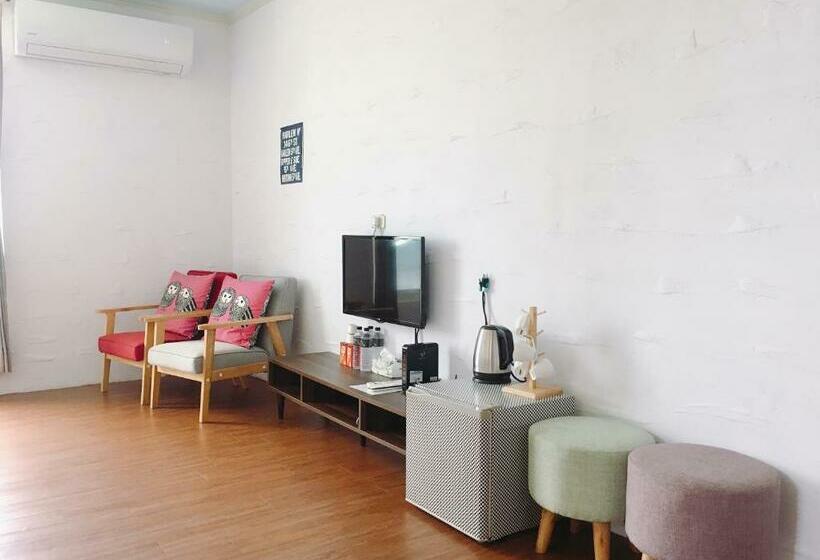 اتاق کلاسیک چهارنفره, Summer Colour B&b