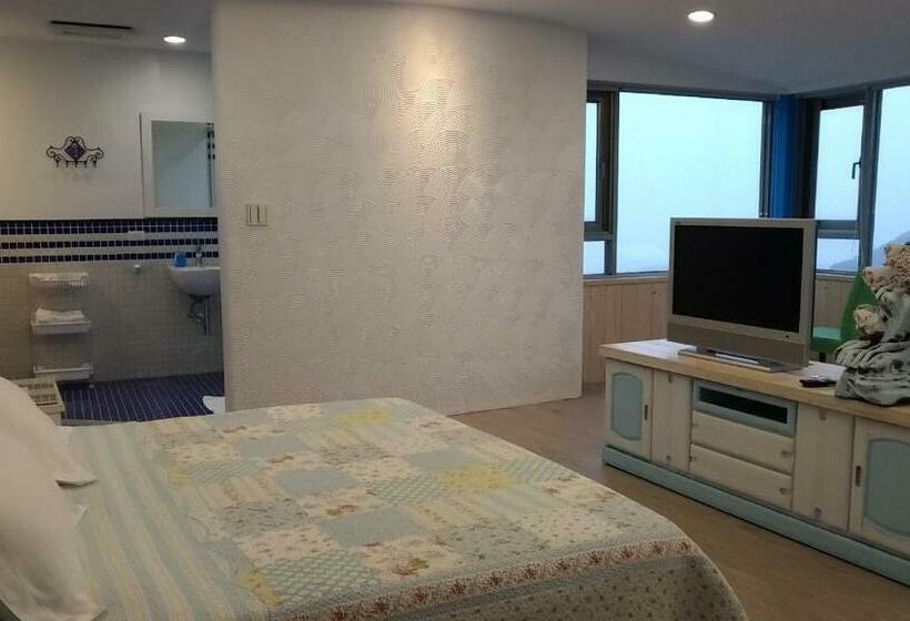 اتاق استاندارد با چشم‌انداز دریا, Good Time B&b