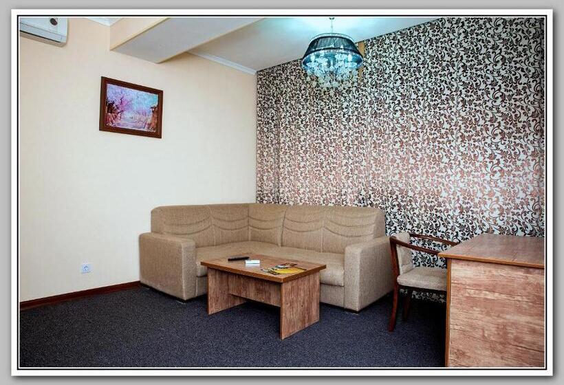 Habitación Familiar, Bek Samarkand