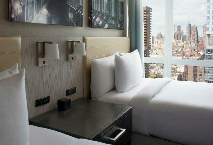 带2个双人床的标准工作室, Doubletree By Hilton  New York Times Square West