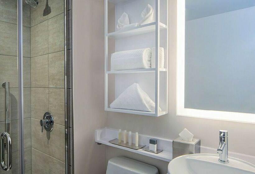 带2个双人床的标准工作室, Doubletree By Hilton  New York Times Square West