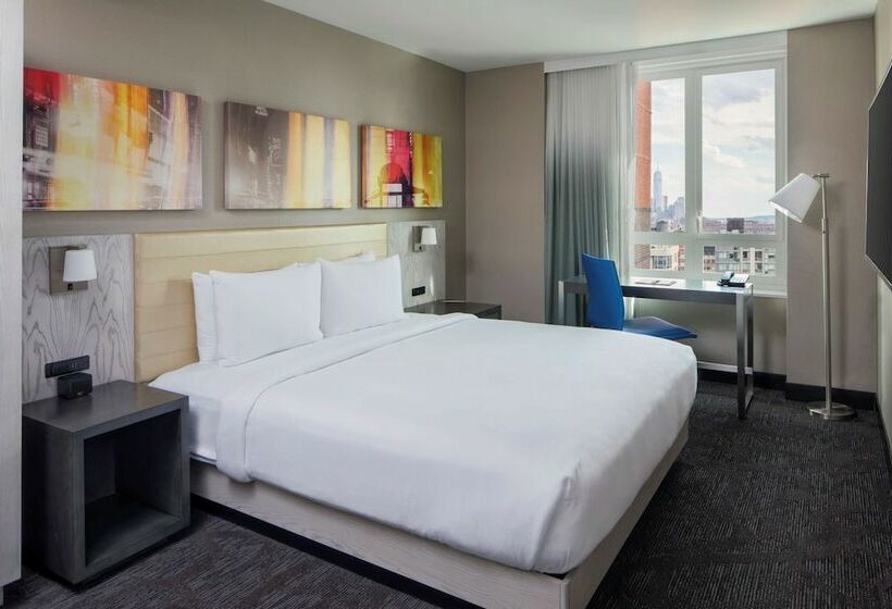 适合残疾人士使用的带双人床的标准间, Doubletree By Hilton  New York Times Square West