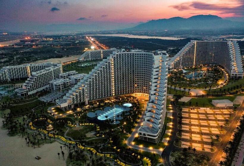 اتاق لوکس با چشم‌انداز دریا, Arena Cam Ranh Beach Resort