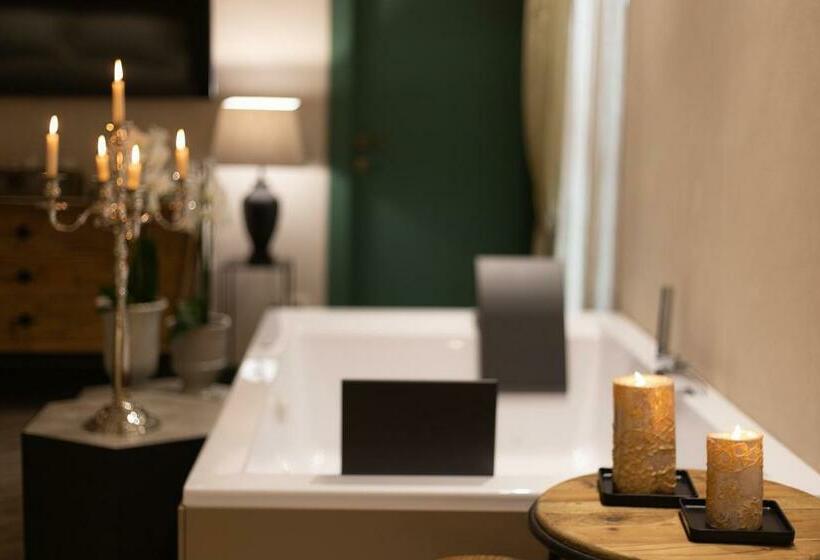 اتاق لوکس با تخت بزرگ, Corte Rossetti Relax Assoluto E Luxury Urban Spa