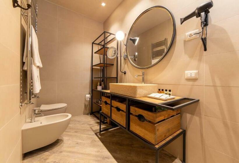 اتاق لوکس با تخت بزرگ, Corte Rossetti Relax Assoluto E Luxury Urban Spa