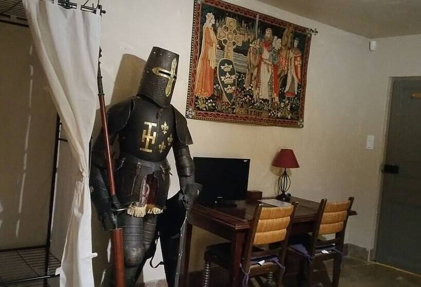 Номер Стандарт, Chateau Des Aiguilles