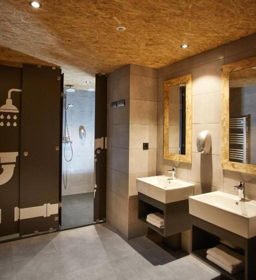 Номер Стандарт Четырехместный Совместный Санузел, Moontain Hostel