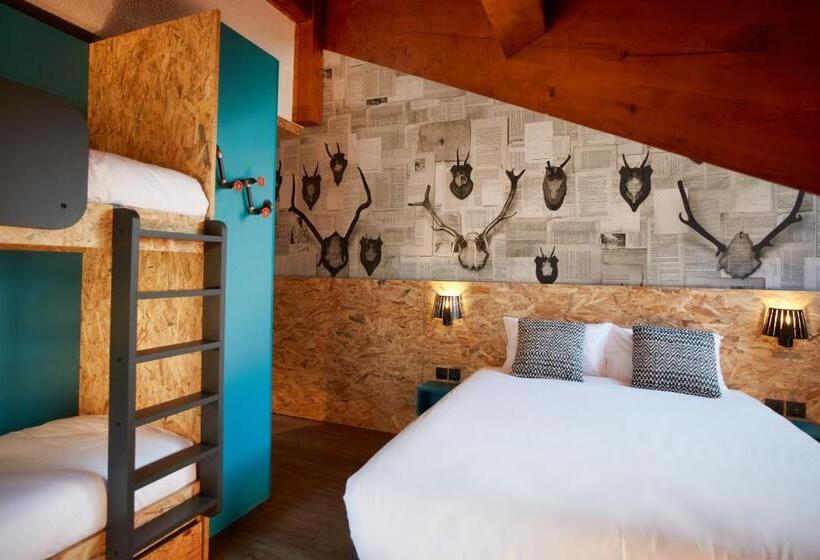Четырехместный номер Премиум, Moontain Hostel