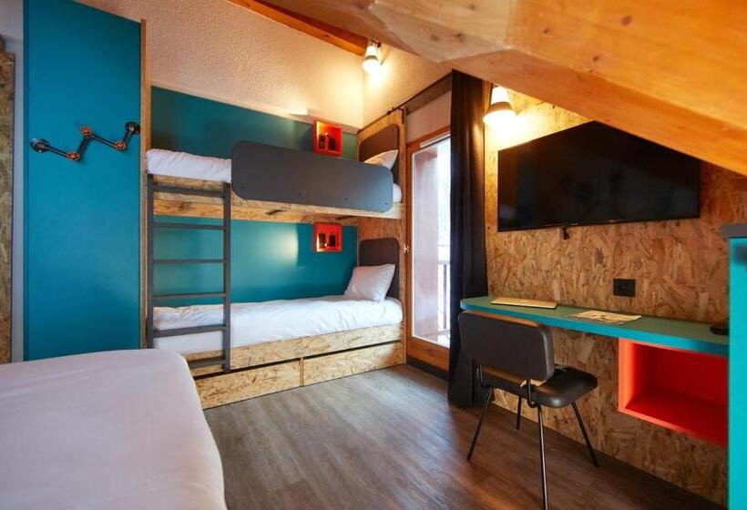 Четырехместный номер Премиум, Moontain Hostel
