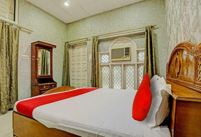 חדר קלאסי לשלושה, Oyo Flagship Rathour Palace