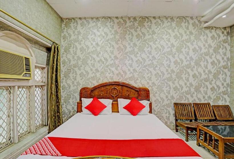 חדר קלאסי לשלושה, Oyo Flagship Rathour Palace