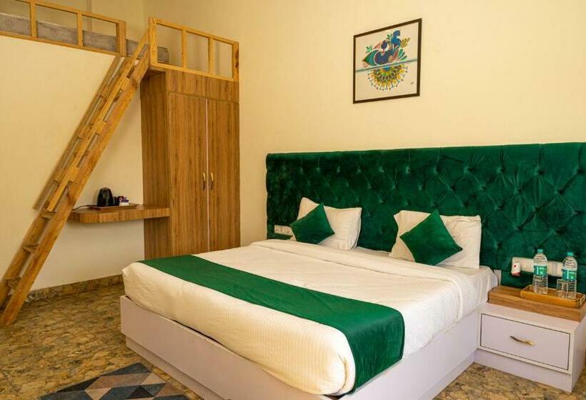 标准间, The Roar Resort