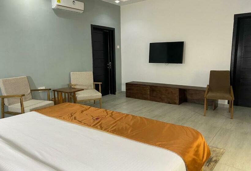 高级套房带海景, Breezes Beach Resort