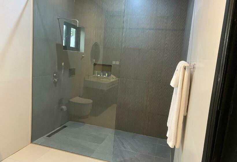 高级套房, Breezes Beach Resort