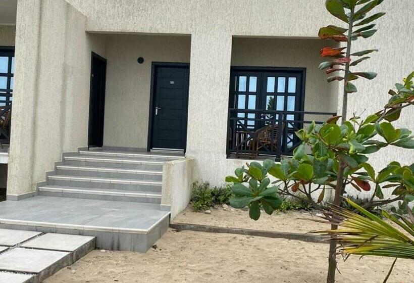 套房带园景, Breezes Beach Resort