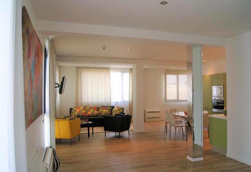Люкс Престиж, Appart  Hotel La Girafe Marseille Est   Porte D Aubagne