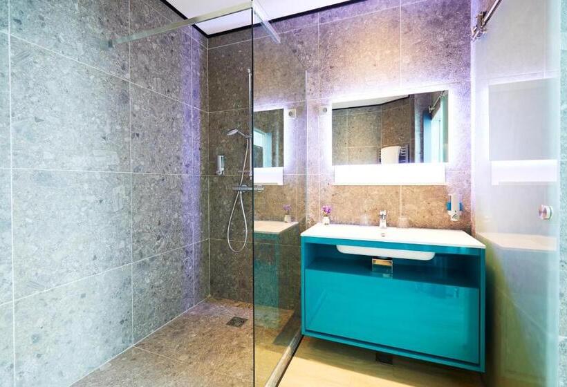 Люкс Престиж, Appart  Hotel La Girafe Marseille Est   Porte D Aubagne