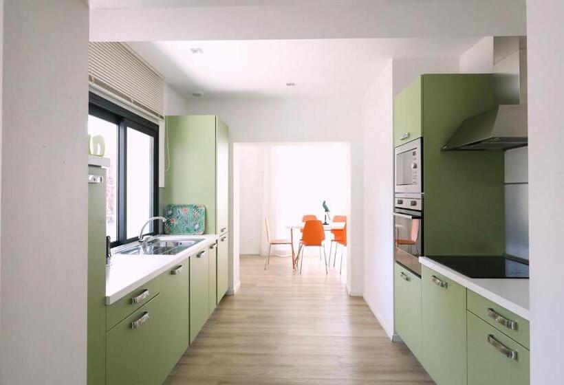 Президентский Люкс, Appart  Hotel La Girafe Marseille Est   Porte D Aubagne