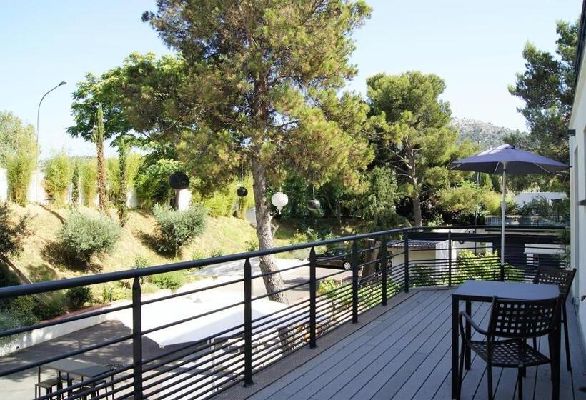 Номер Стандарт с Террасой, Appart  Hotel La Girafe Marseille Est   Porte D Aubagne