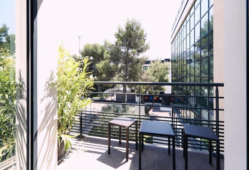 Номер Стандарт с Балконом, Appart  Hotel La Girafe Marseille Est   Porte D Aubagne