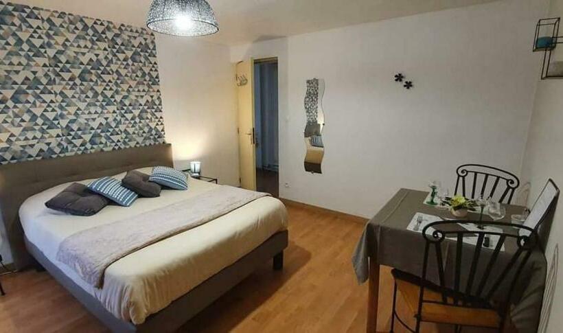 Трехместный Номер Классика, Chambre D'hotes Le Saut De La Truite