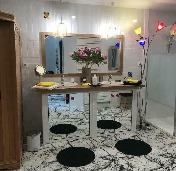 Номер Стандарт Вид на Бассейн, Chambres D'hotes L'atipic