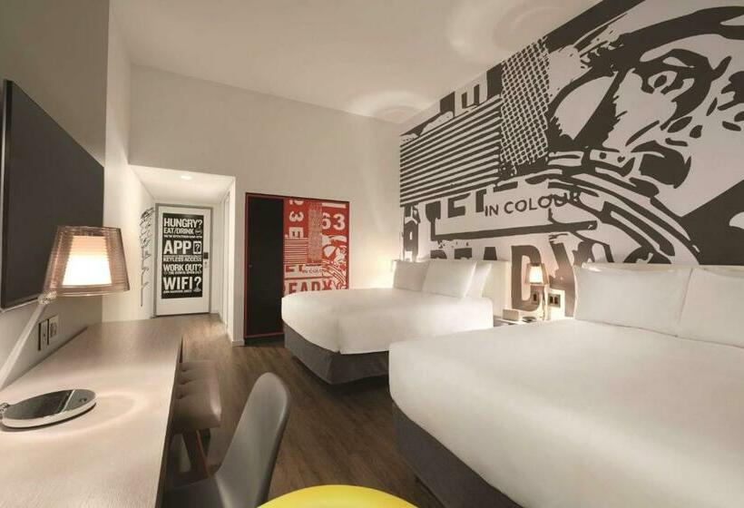 스탠다드 스튜디오, Radisson Red Minneapolis Downtown