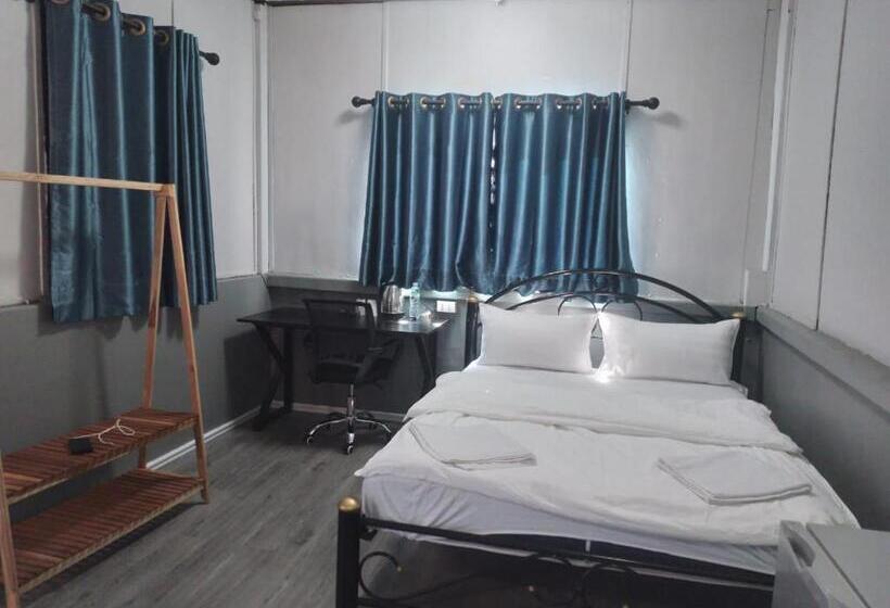 스탠다드 스튜디오 (테라스구비), Batman Guesthouse