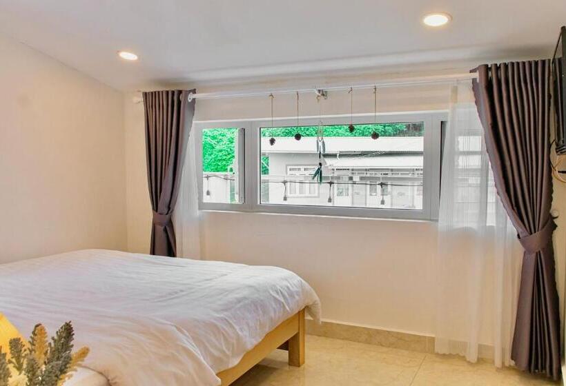 اتاق لوکس با بالکن, Nắng Hạ Homestay đà Lạt