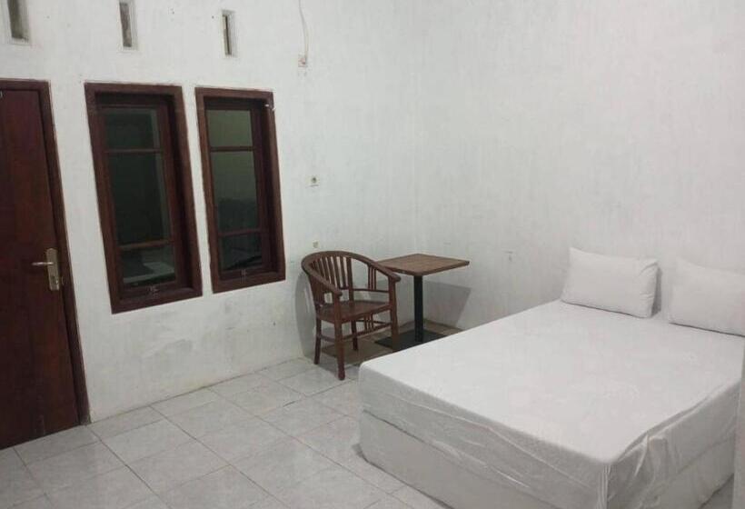 Номер Economy, Oyo 93161 Nurul Hikmah Homestay Syariah & Sport Center
