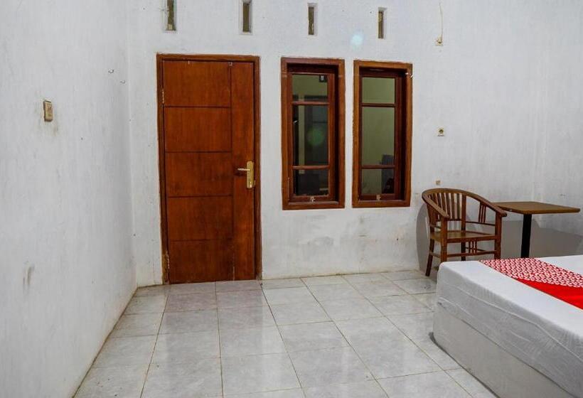 Номер Economy, Oyo 93161 Nurul Hikmah Homestay Syariah & Sport Center