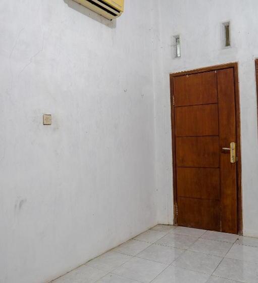 Номер Стандарт, Oyo 93161 Nurul Hikmah Homestay Syariah & Sport Center