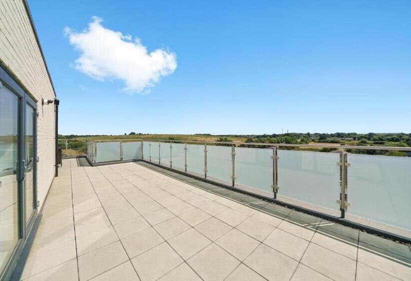 Апартаменты 1 Спальня с Балконом, Heathrow Haven: Stylish Apartments In The Heart Of Slough