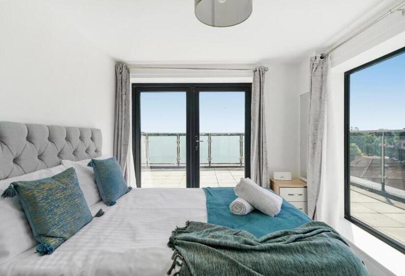 Апартаменты 1 Спальня с Балконом, Heathrow Haven: Stylish Apartments In The Heart Of Slough