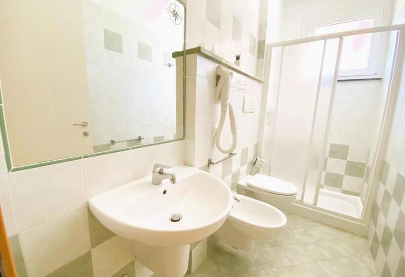 带1个卧室的公寓, Isa Residence With Swimming Pool In Mazzanta At Only 600 Meters From The Beach, Apartments With Air