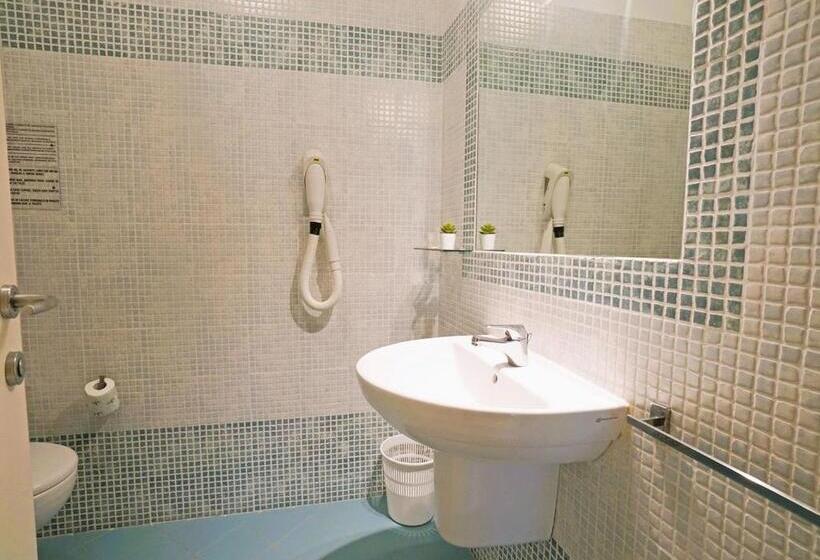 带2个卧室的公寓, Isa Residence With Swimming Pool In Mazzanta At Only 600 Meters From The Beach, Apartments With Air