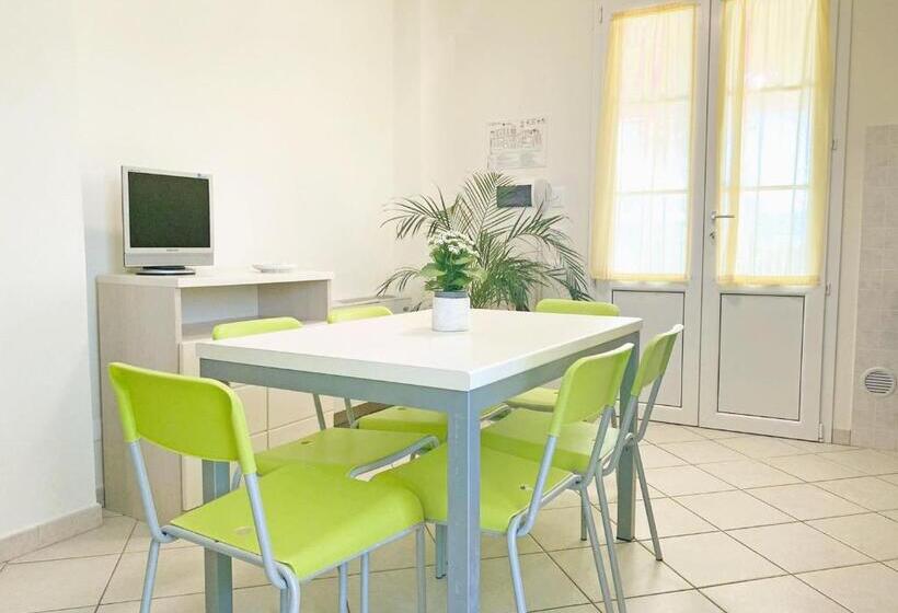 带2个卧室的公寓, Isa Residence With Swimming Pool In Mazzanta At Only 600 Meters From The Beach, Apartments With Air