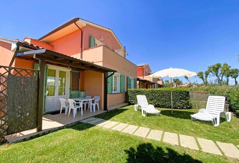带2个卧室的公寓, Isa Residence With Swimming Pool In Mazzanta At Only 600 Meters From The Beach, Apartments With Air