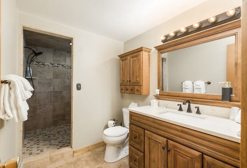 Номер Стандарт, 4 Seasons Inn On Fall River