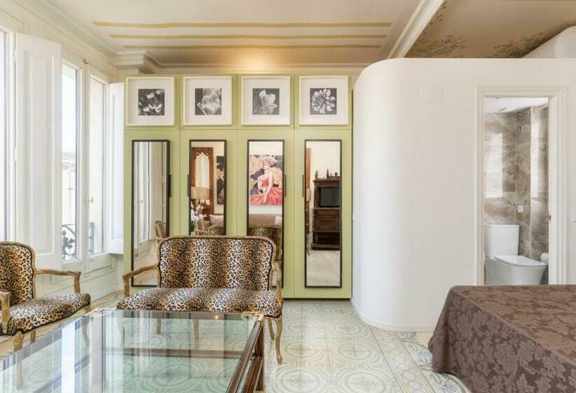 مجموعه ویستا شهر, El Petit Palauet