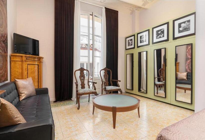 سوییت جونیور با بالکن, El Petit Palauet