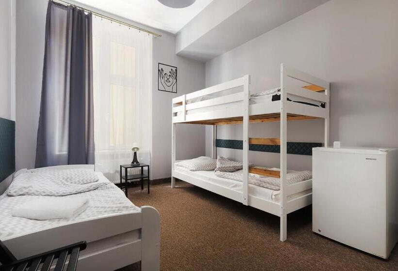 Номер Стандарт Трехместный, Moon Hostel Kraków