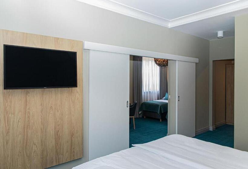 Family Suite, Wodnik