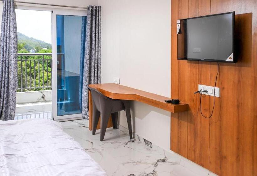 带阳台标准四人间, Kardhar Inn