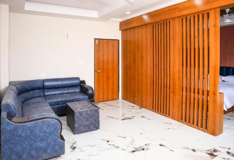 山景套房, Kardhar Inn