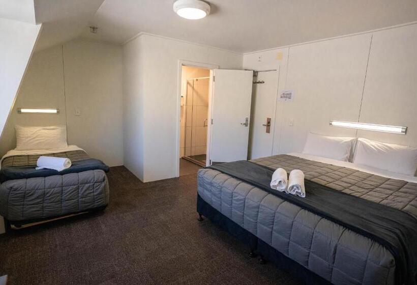 스탠다드 트리플 룸, The Brownston Hostel
