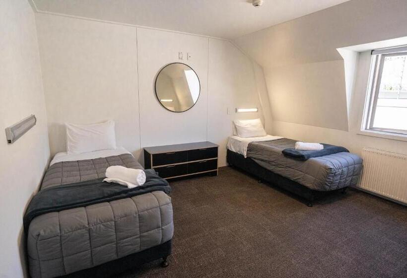 스탠다드 트리플 룸, The Brownston Hostel